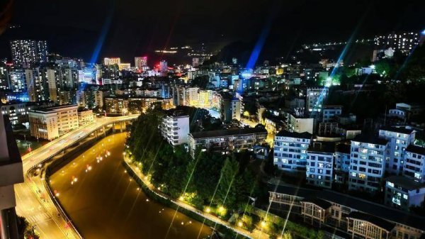 泸深A融通 鹤峰：容美之夜 梦幻之约